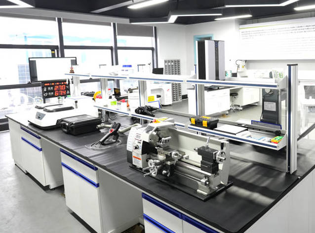 Zagotavljanje kakovosti iz vira materialov: krepitev temeljne kompetence opreme za izdelavo opeke